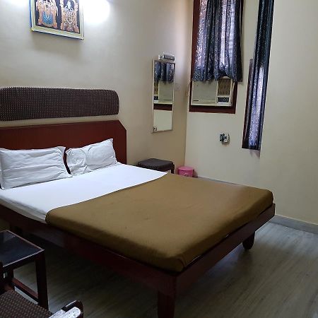 Sri Sai Residency Hotel Tirupati Exterior foto
