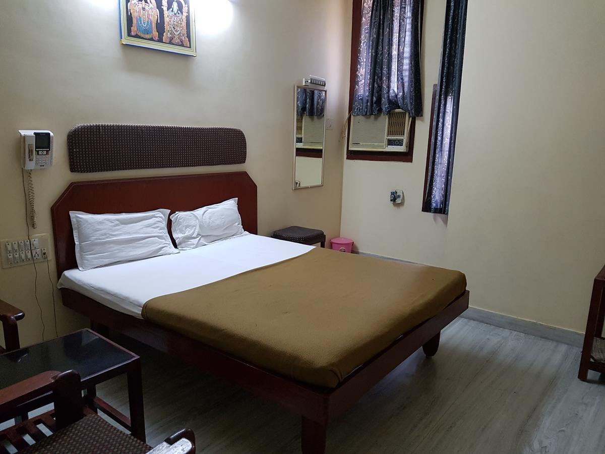 Sri Sai Residency Hotel Tirupati Exterior foto