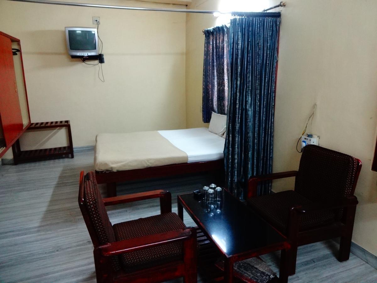 Sri Sai Residency Hotel Tirupati Exterior foto