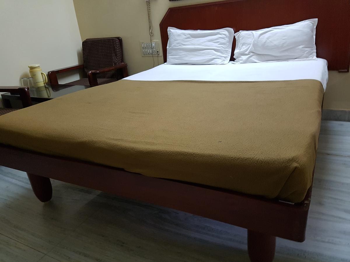 Sri Sai Residency Hotel Tirupati Exterior foto