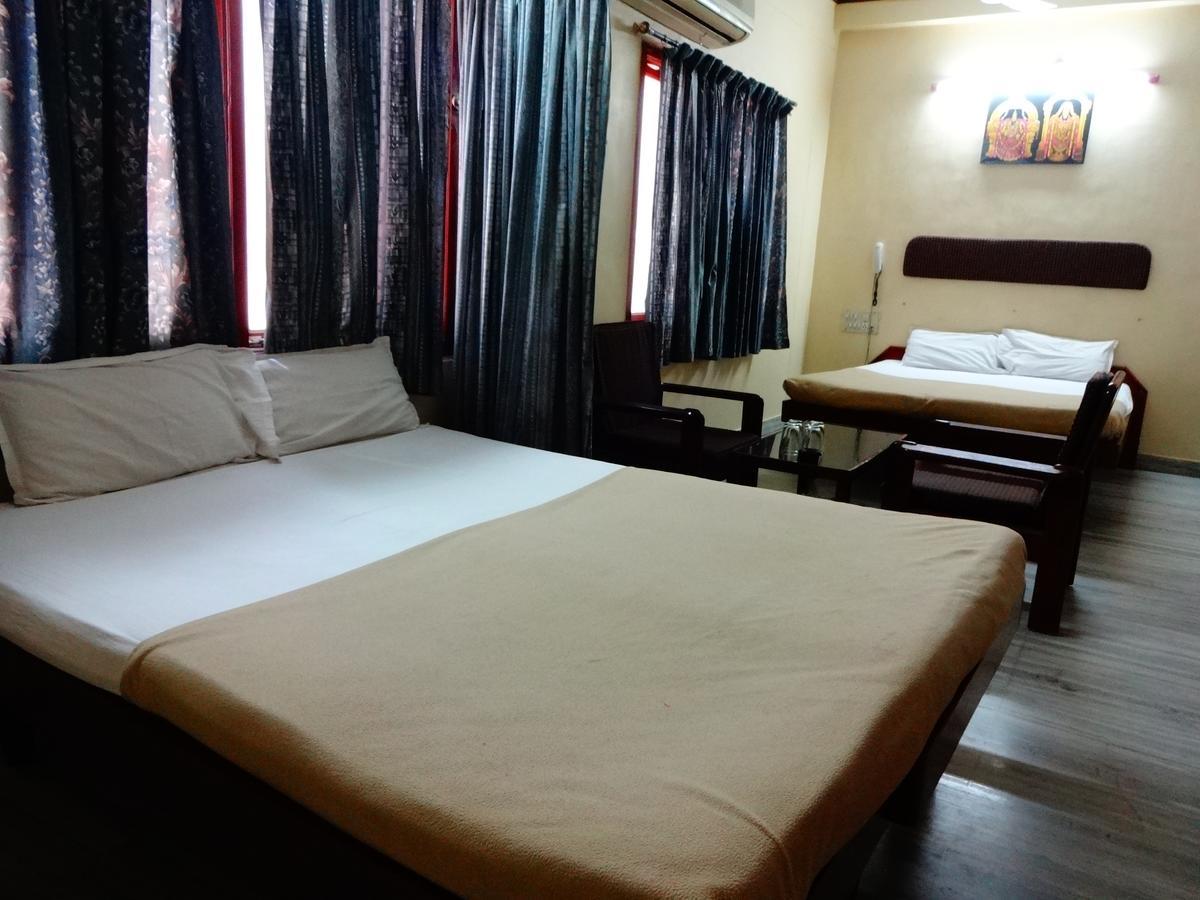 Sri Sai Residency Hotel Tirupati Exterior foto