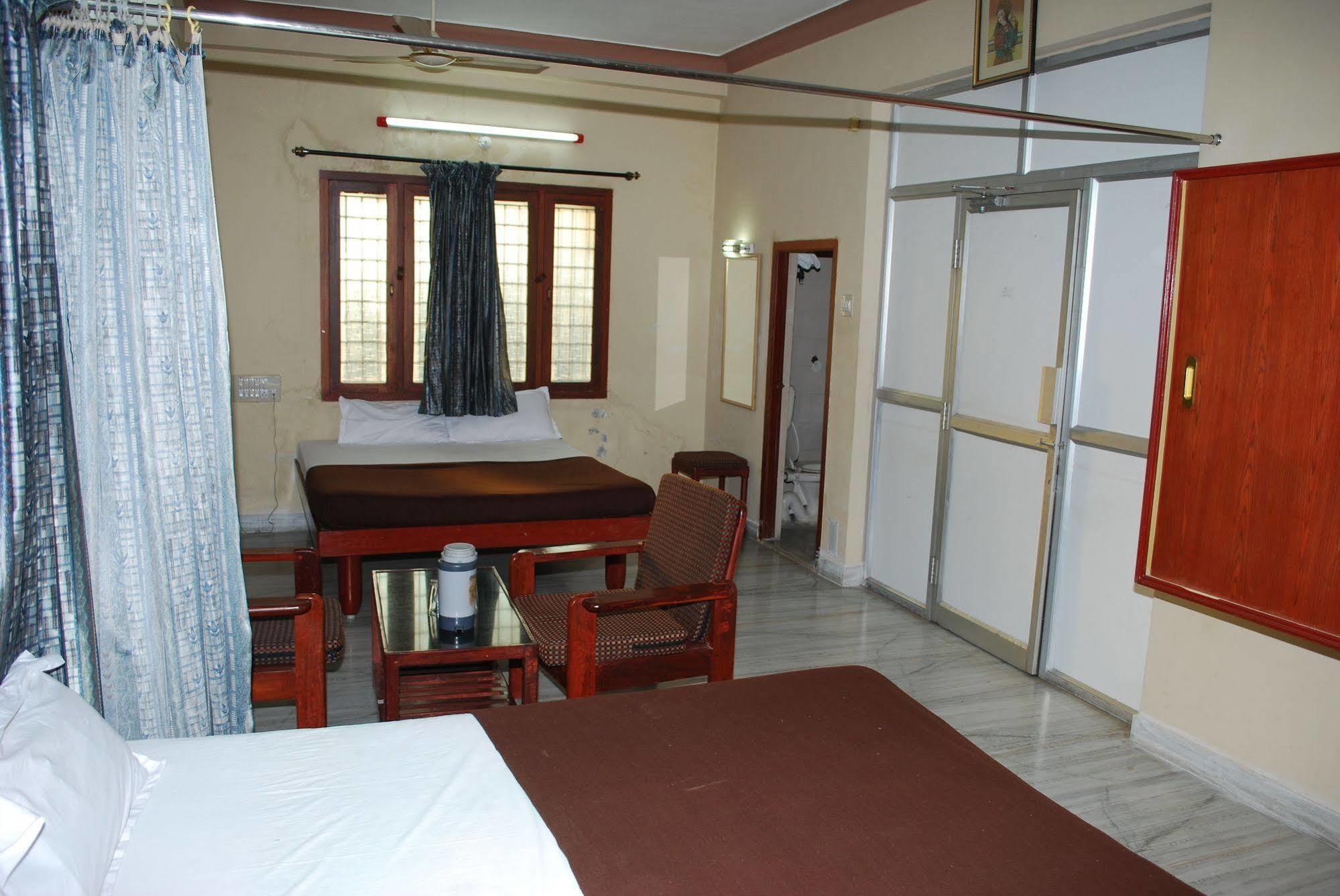 Sri Sai Residency Hotel Tirupati Exterior foto