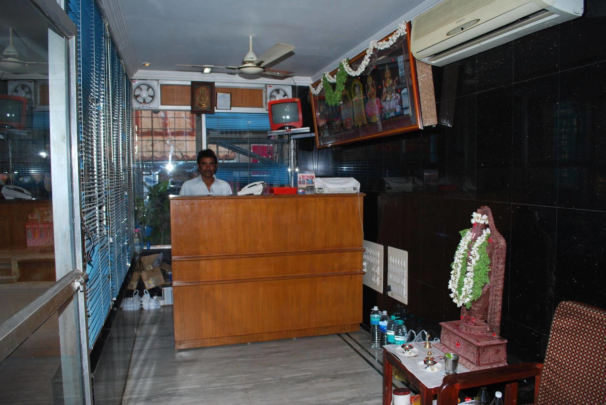 Sri Sai Residency Hotel Tirupati Exterior foto