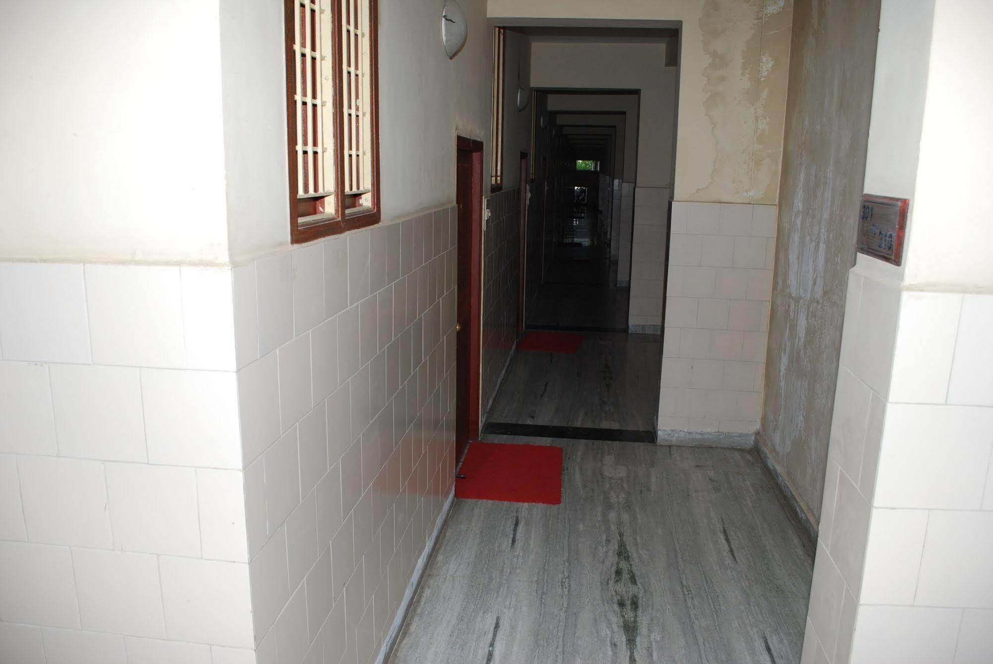 Sri Sai Residency Hotel Tirupati Exterior foto